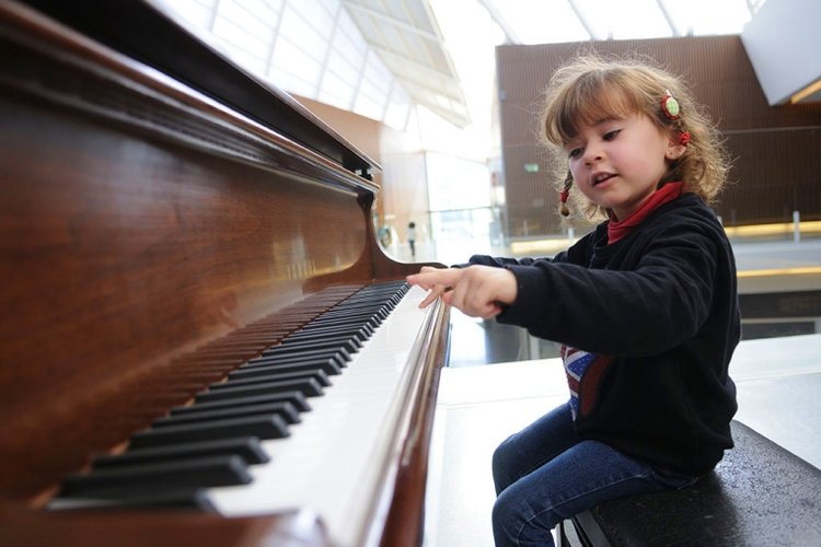 nên cho trẻ học đàn piano từ mấy tuổi